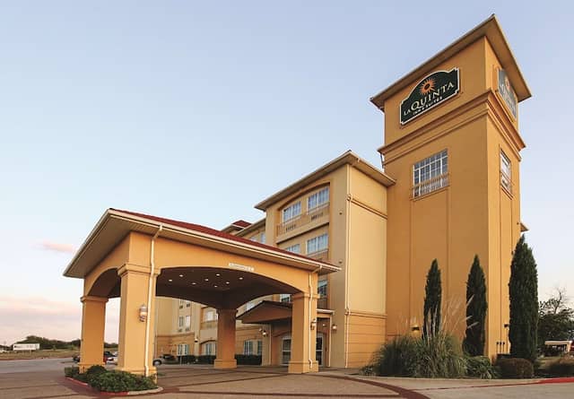 La Quinta Inn & Suites by Wyndham Dallas - Hutchins - Image 1