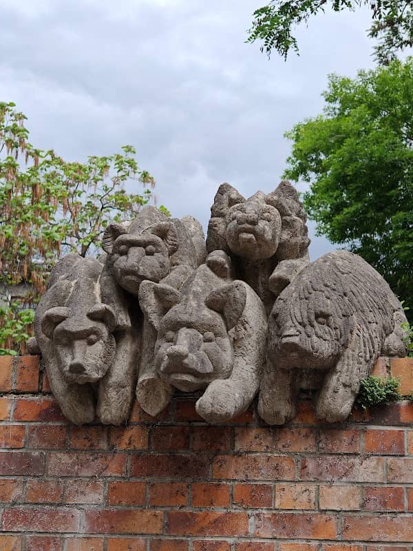 Tierfiguren auf dem Zaun - Image 1