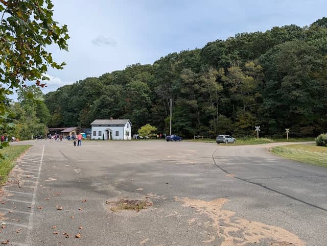 Mcclintlock bike trail parking - Image 1