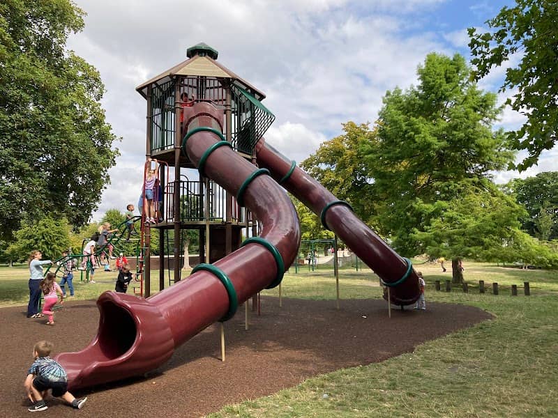 Victoria Park - Image 1