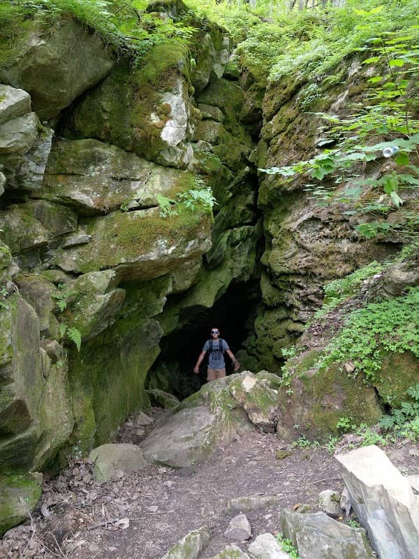 Parking for Everett Cave - Image 2