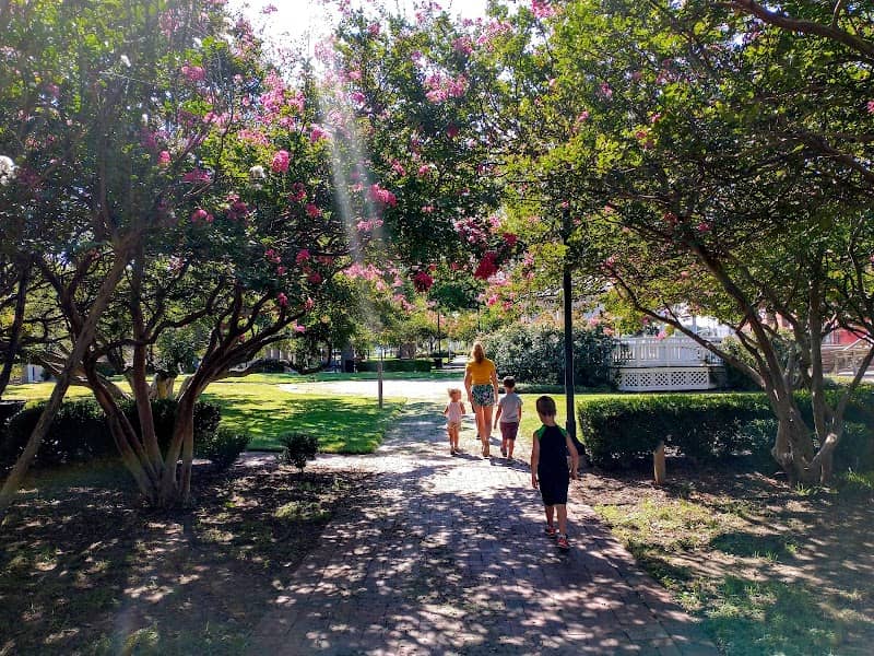 Santa Fe Plaza - Image 2