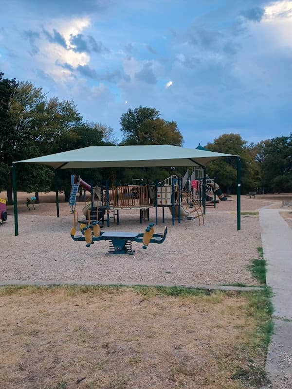 Gardens Park - Image 2