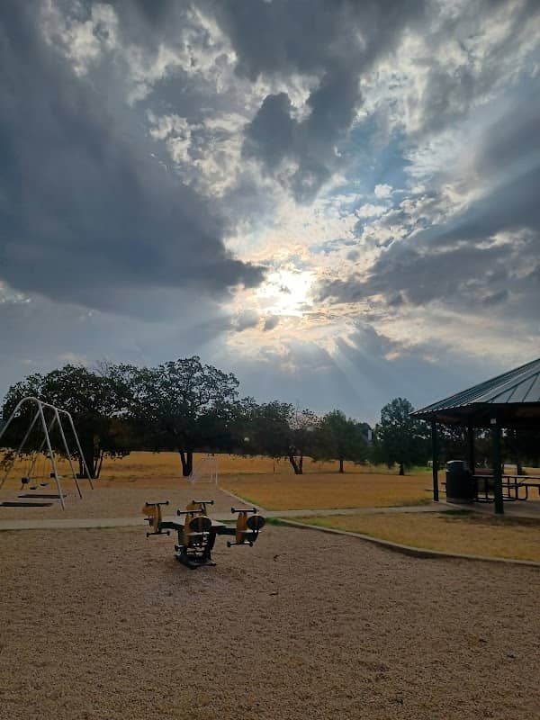 Gardens Park - Image 1