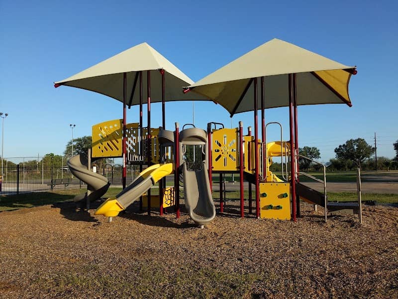 Hovas Park - Image 1