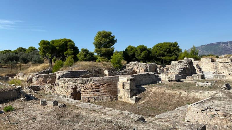 The ancient Temple of Isthmia (Temple of Poseidon) - Image 1