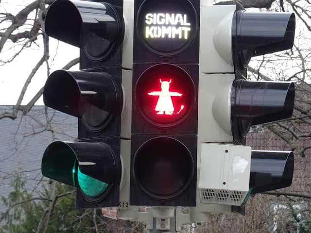 Witch and devil traffic light - Image 2