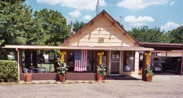 Dallas Hi Ho RV Park - Image 1