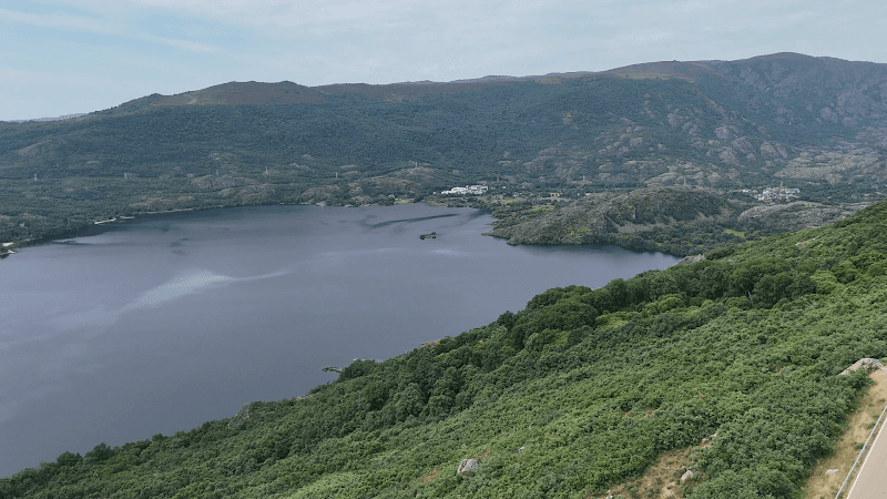 Lago de San Martín de Castañeda - Image 1