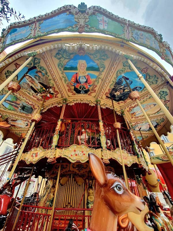 carousel - Image 2