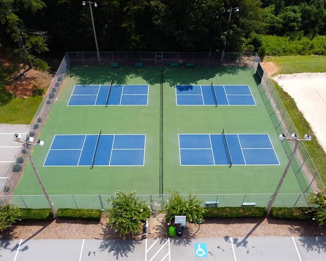 EE Robinson Pickleball Courts - Image 3
