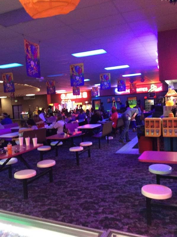 Roller Motion Skate Center - Image 1