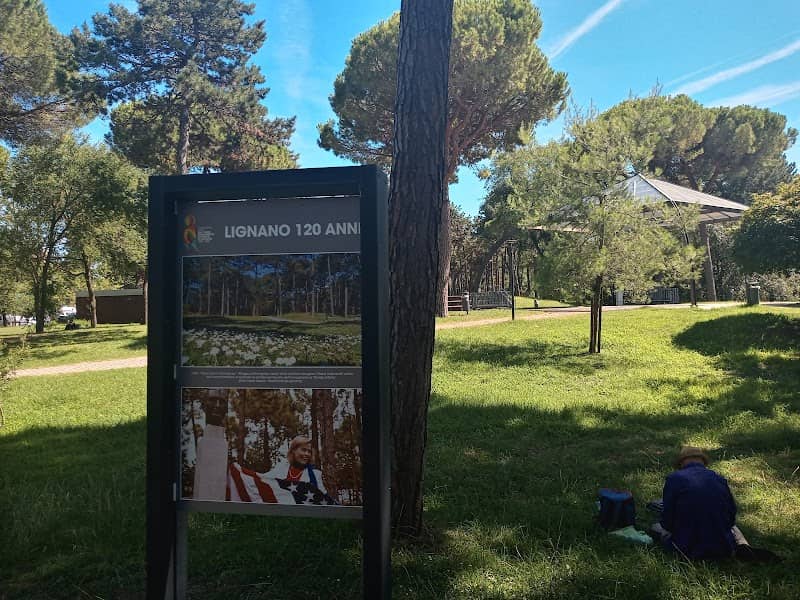 Art gallery outside - Image 1