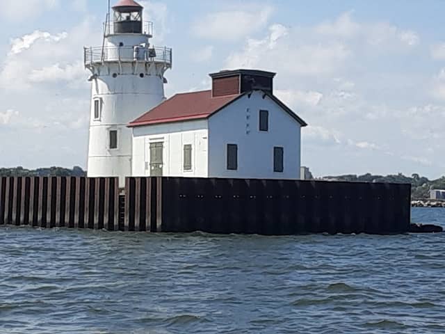 Cleveland Harbor West Pierhead Lighthouse - Image 1