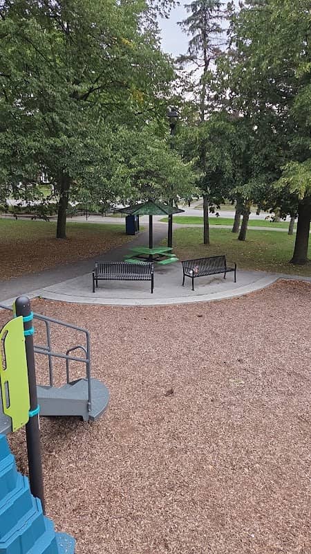Picov Parkette - Image 1