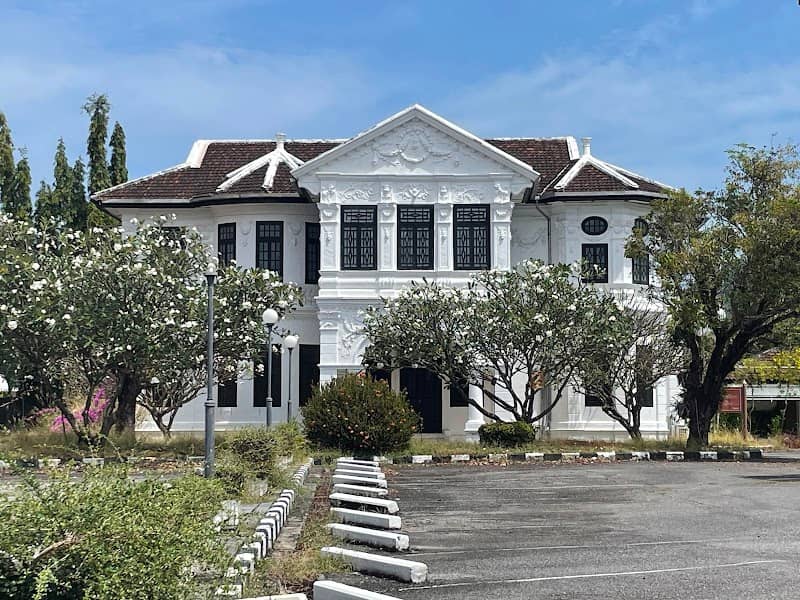 Phra Aram Sakhonkhet Mansion - Image 1