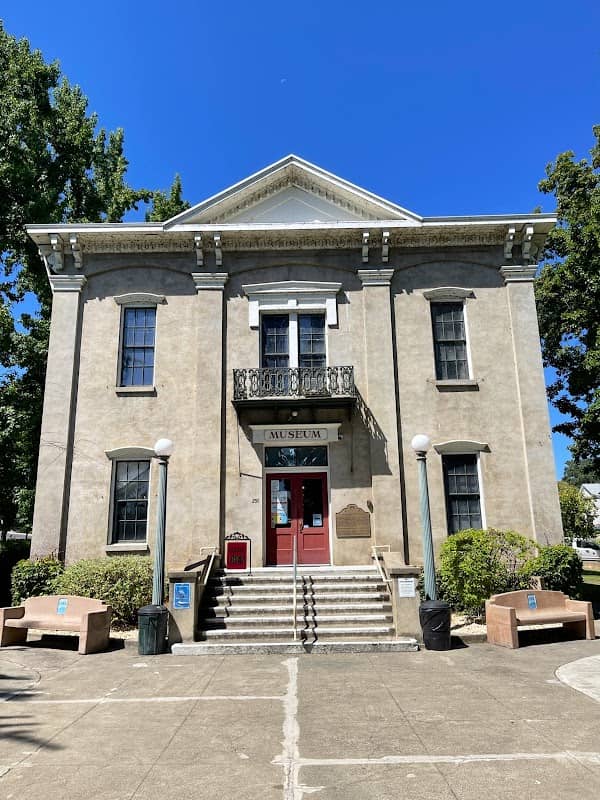 Historic Courthouse Museum - Image 1