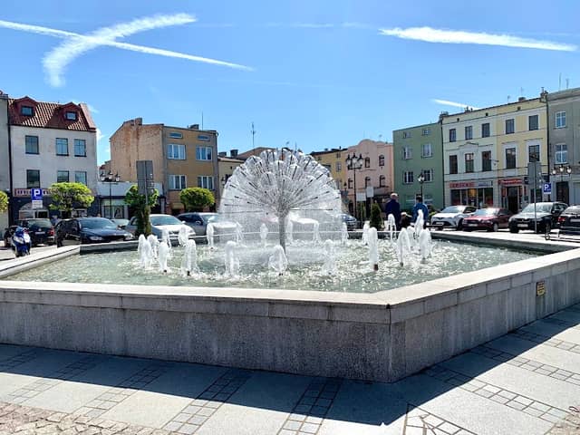 Rynek z fontanną - Image 1