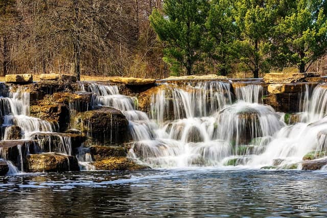 Papa Johns Park Waterfall - Image 2