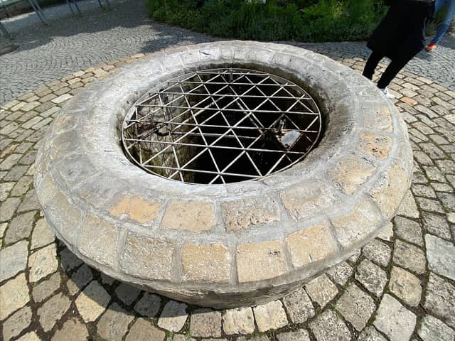 Tiefer Brunnen - Image 1