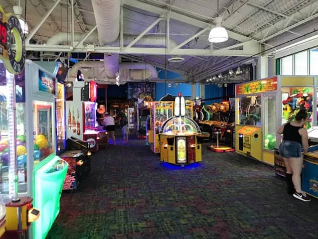 Hollywood Connection Family Fun Center - Image 1