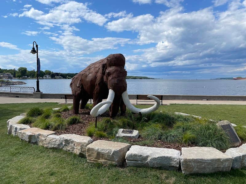 Woolly Mammoth Statue - Image 1