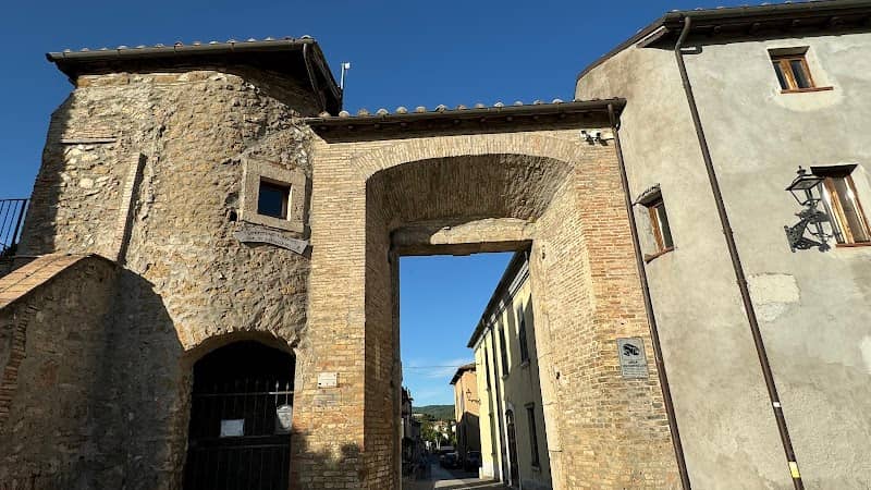 Porta del Castello di Attigliano - Image 1