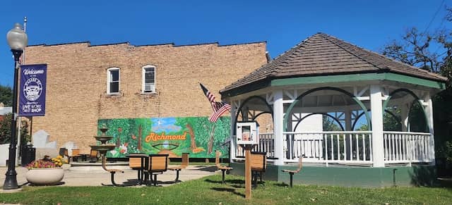 "Explore Richmond" Mural - Image 1