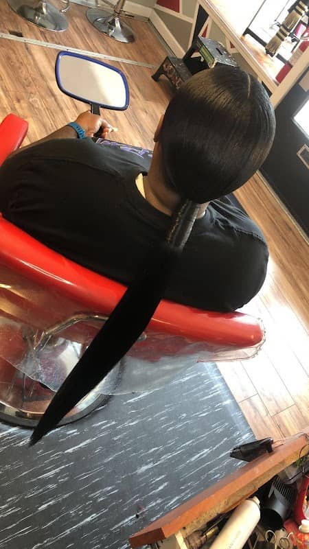 The Mane Attraction Beauty Bar - Image 2