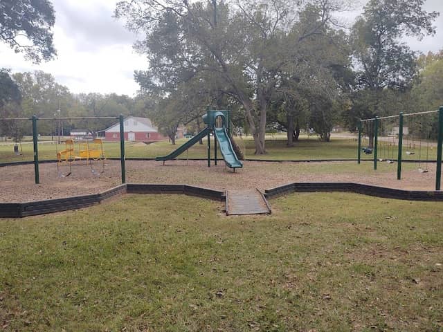 Lions Park - Image 1
