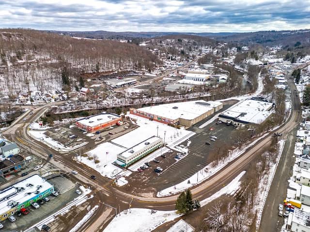 The Great Wall of Honesdale. - Image 3
