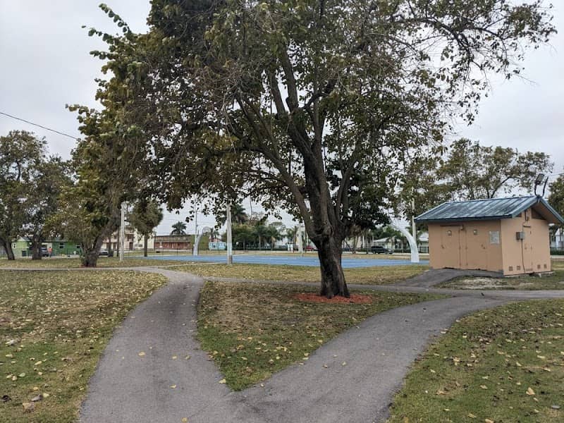 Hand Park - Image 1