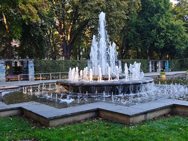 Fontänenbrunnen im Schloßteichpark - Image 1