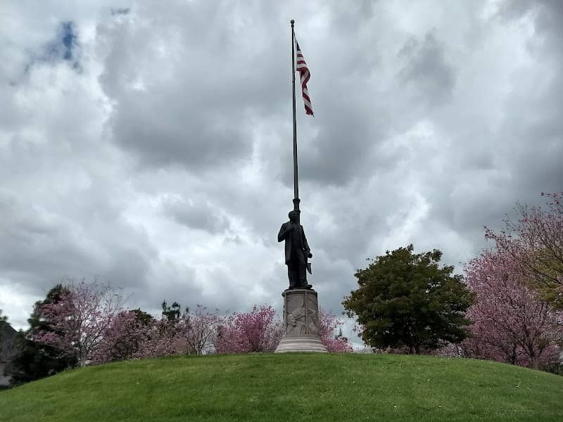 Burbank 5 Points Monument - Image 1