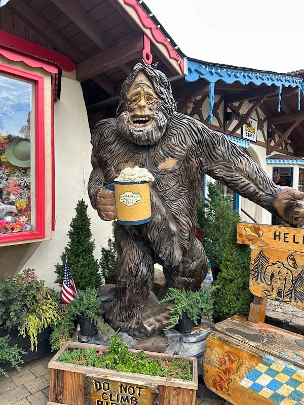 Bigfoot statue - Image 1