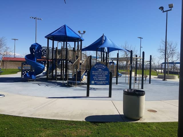 Alec Fergusson Park - Image 4