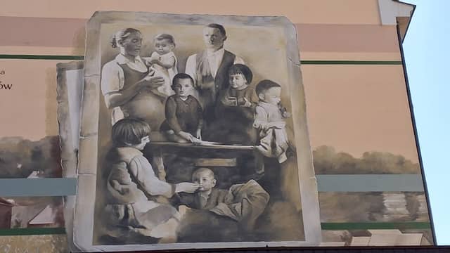 Mural błogosławionej Rodziny Ulmów - Image 1