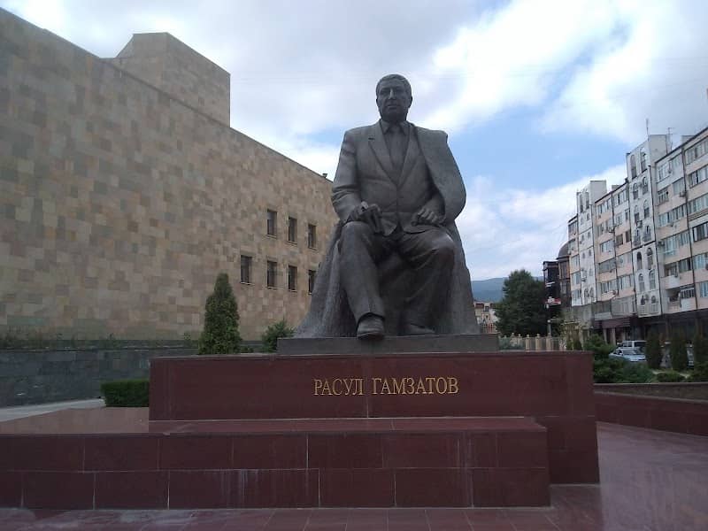 памятник Расулу Гамзатову - Image 2