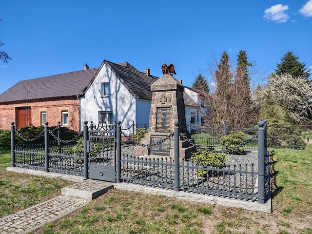 Kriegerdenkmal - Image 1