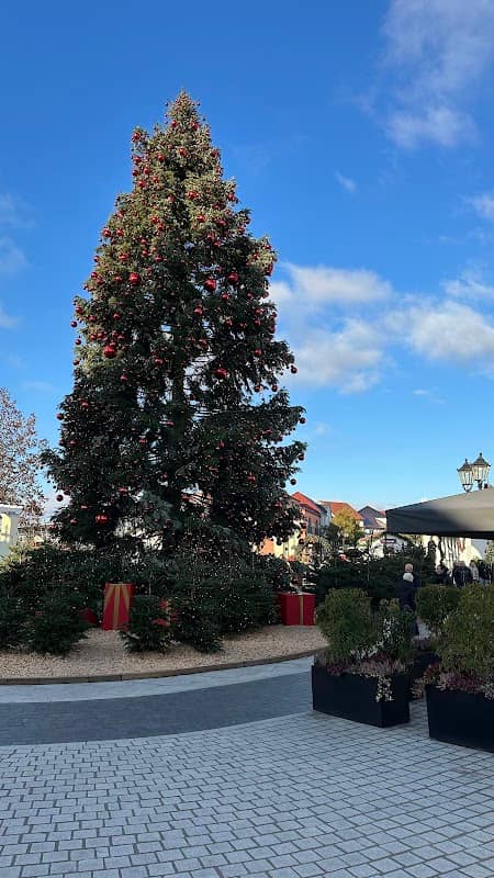Weihnachtsbaum im Designer Outlet Center - Image 1