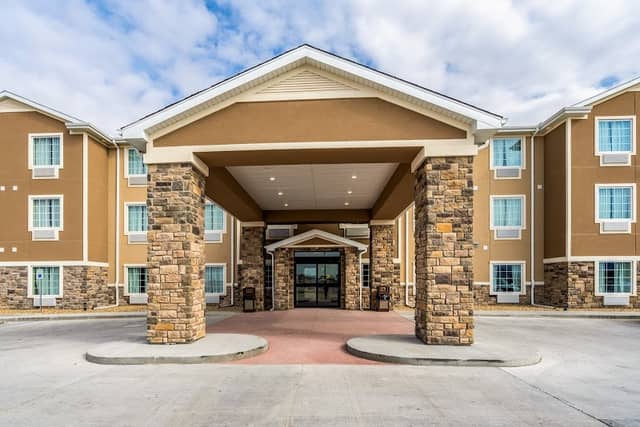 Cobblestone Hotel & Suites - Newport - Image 1