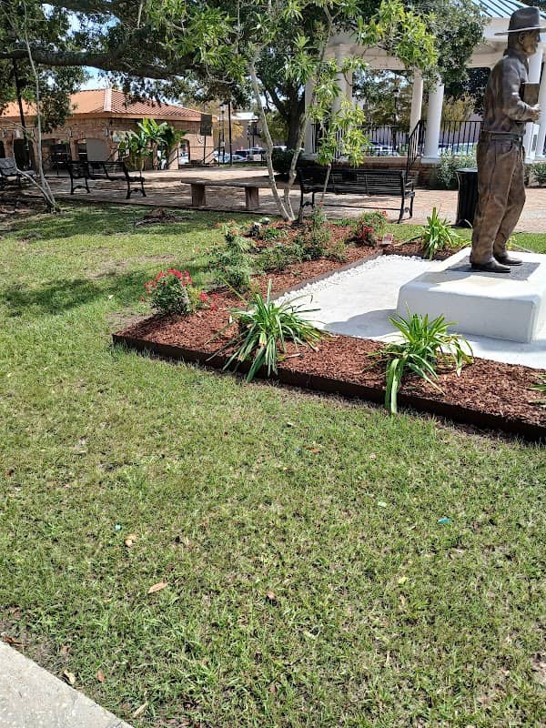 James Lee Burke Statue - Image 2