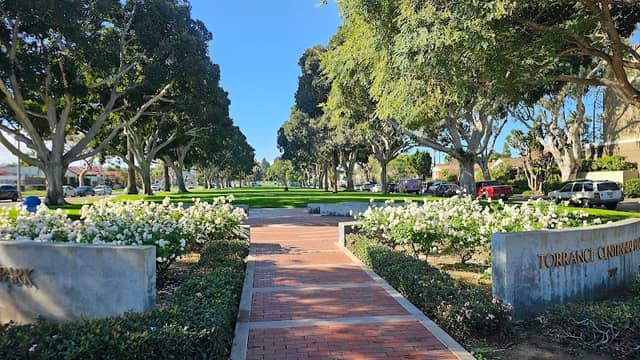 El Prado Park - Image 5