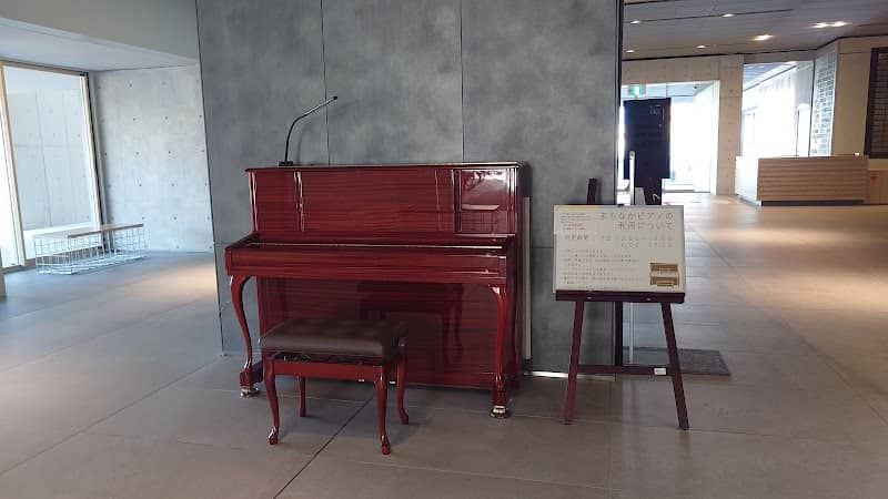 まちなかピアノ(ストリートピアノ)in 春日部市役所 本庁舎 - Image 1