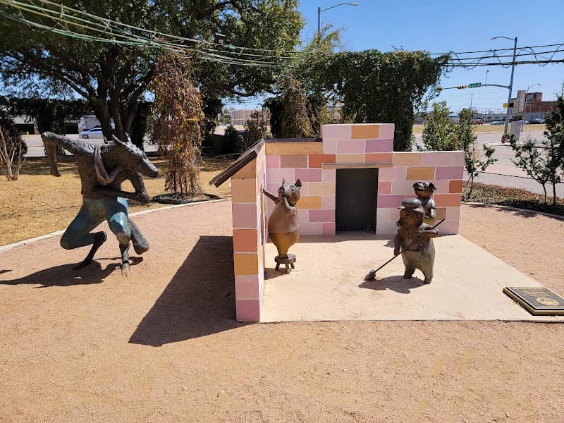 'The Three Little Pigs' Statue - Image 2