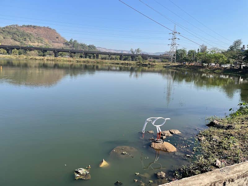 Valvan Village Pond - Image 1
