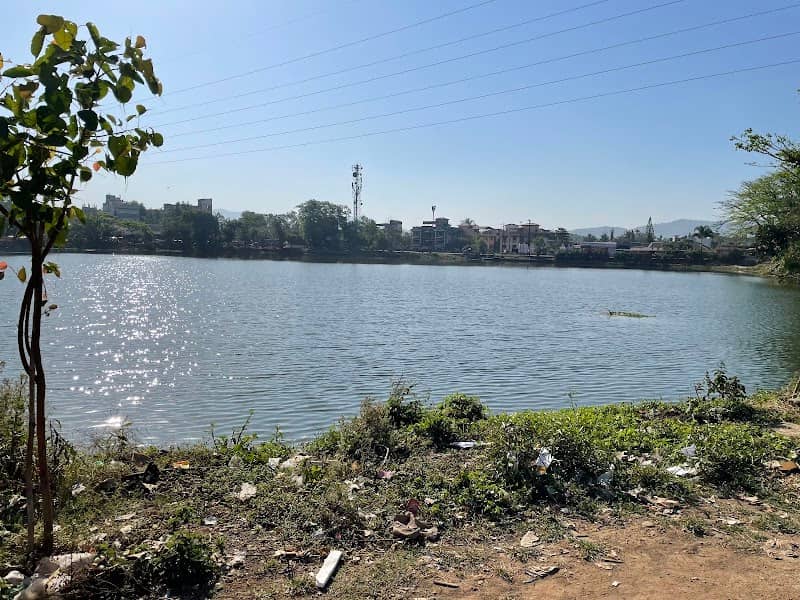 Valvan Village Pond - Image 2