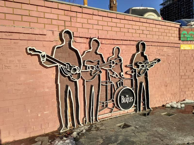Monument to The Beatles - Image 2