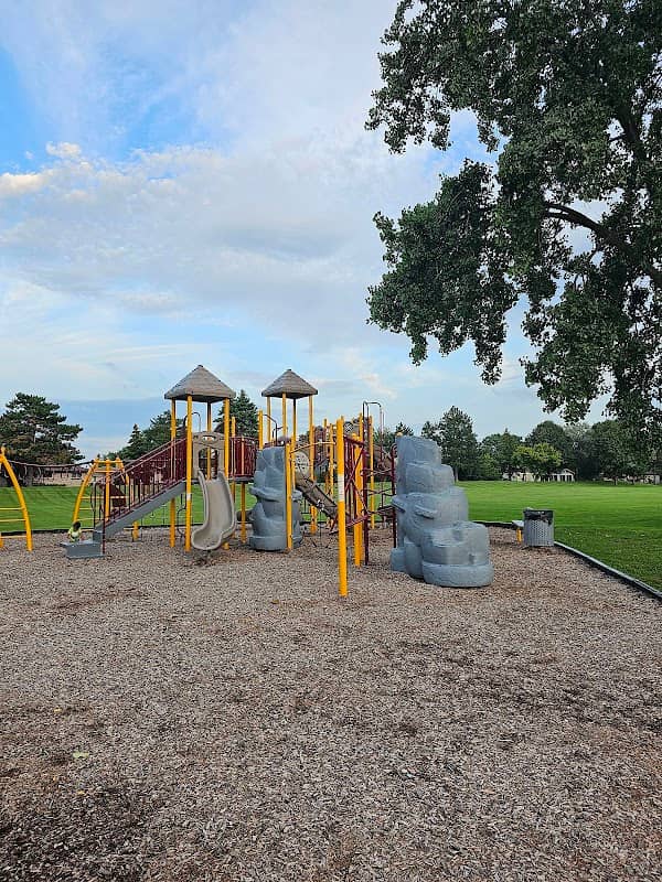 Arlingdale Park - Image 1
