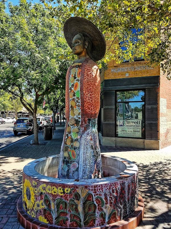 Calafia Statue - Image 1